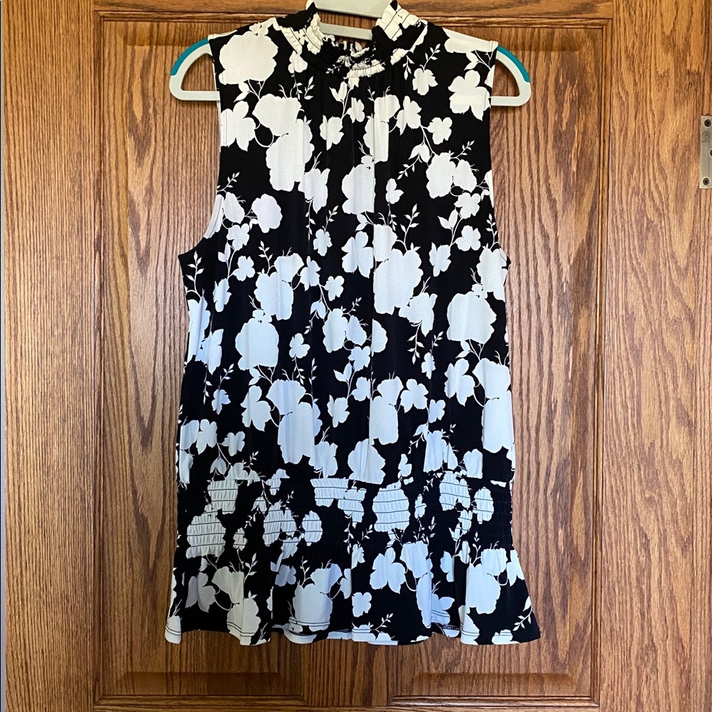 White House Black Market Floral Top w/keyhole button back size L peplum waist
